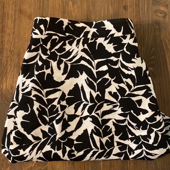 •Skirt• - Picture 3 of 4